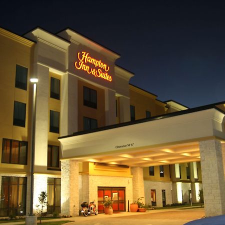 Hampton Inn & Suites Bastrop Exterior photo