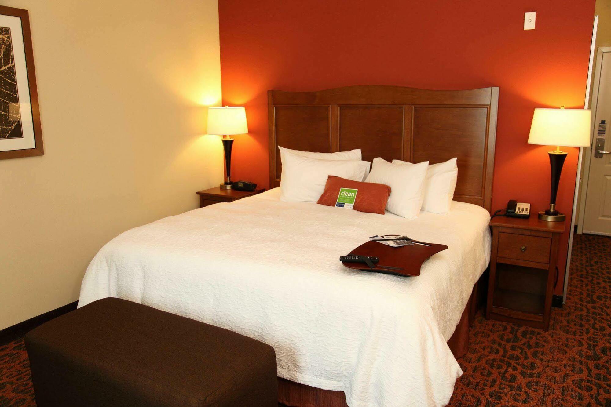Hampton Inn & Suites Bastrop Room photo